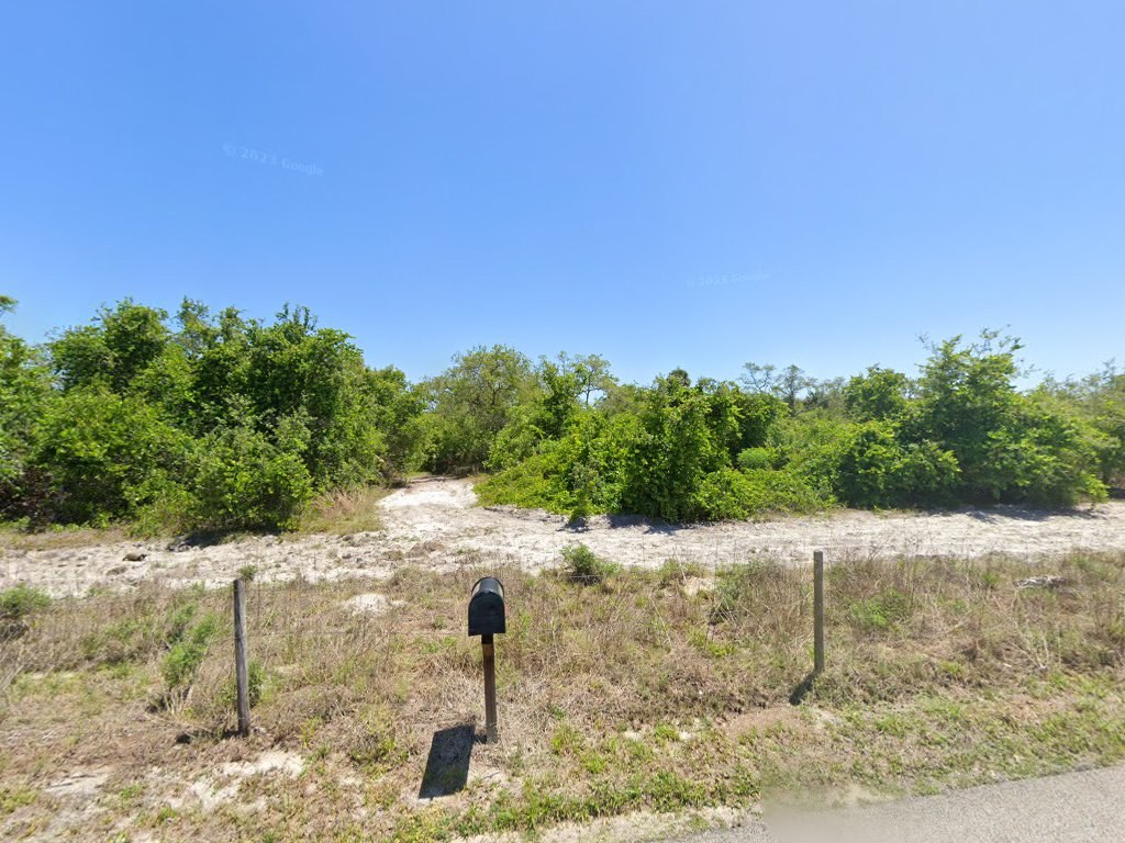 Property entry and mailbox area (Google Street View)